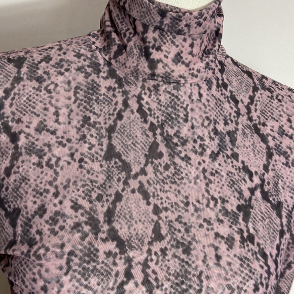 Cinq a Sept Purple Python Turtleneck Top Button Keyhole Closure Stretch - Picture 5 of 8